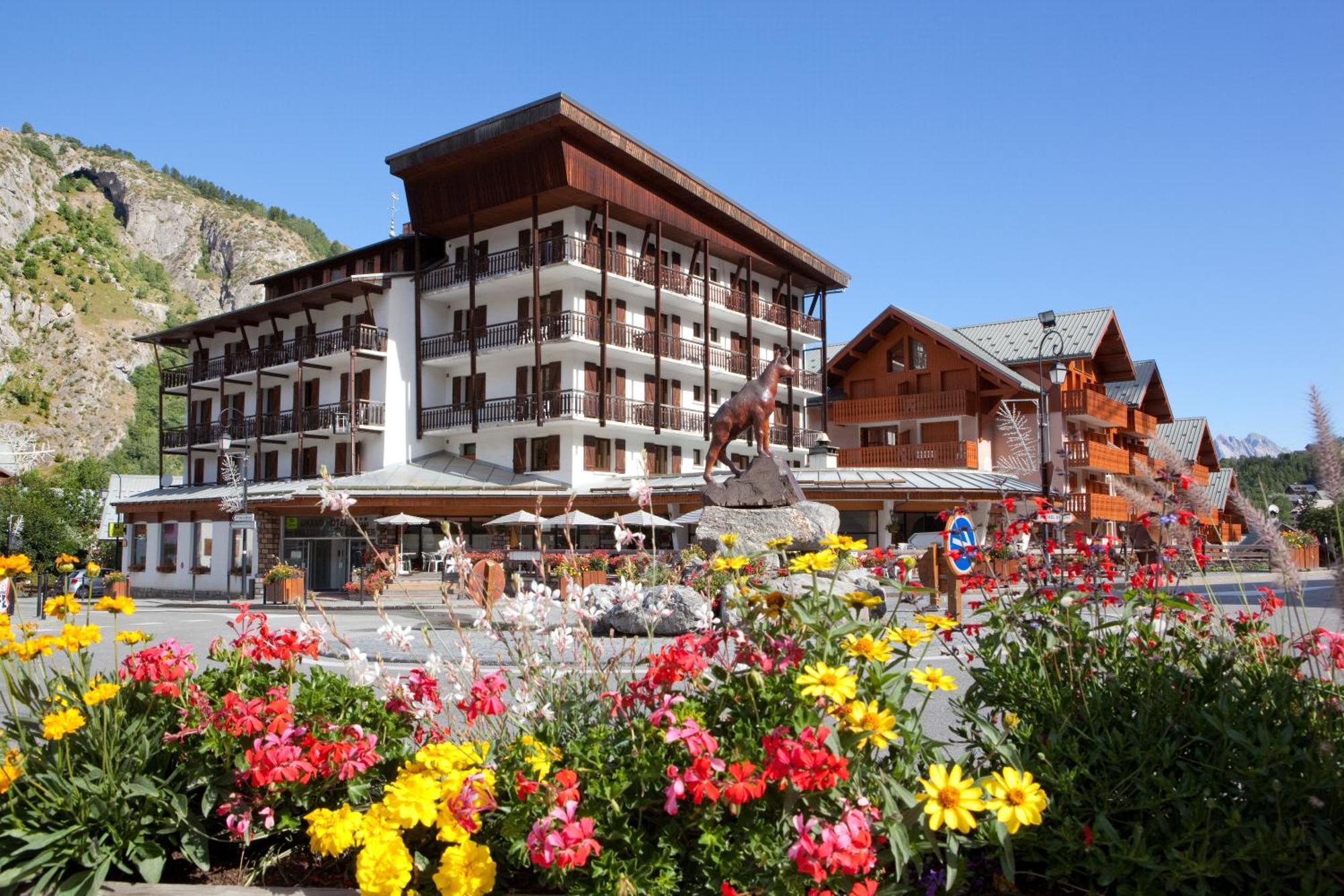 Grand Hotel De Valloire Et Du Galibier Exterior photo